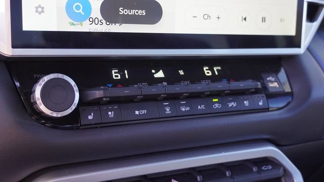 Used 2025 Toyota Tundra Platinum image 26