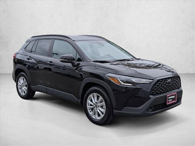 Certified 2022 Toyota Corolla Cross LE image 3