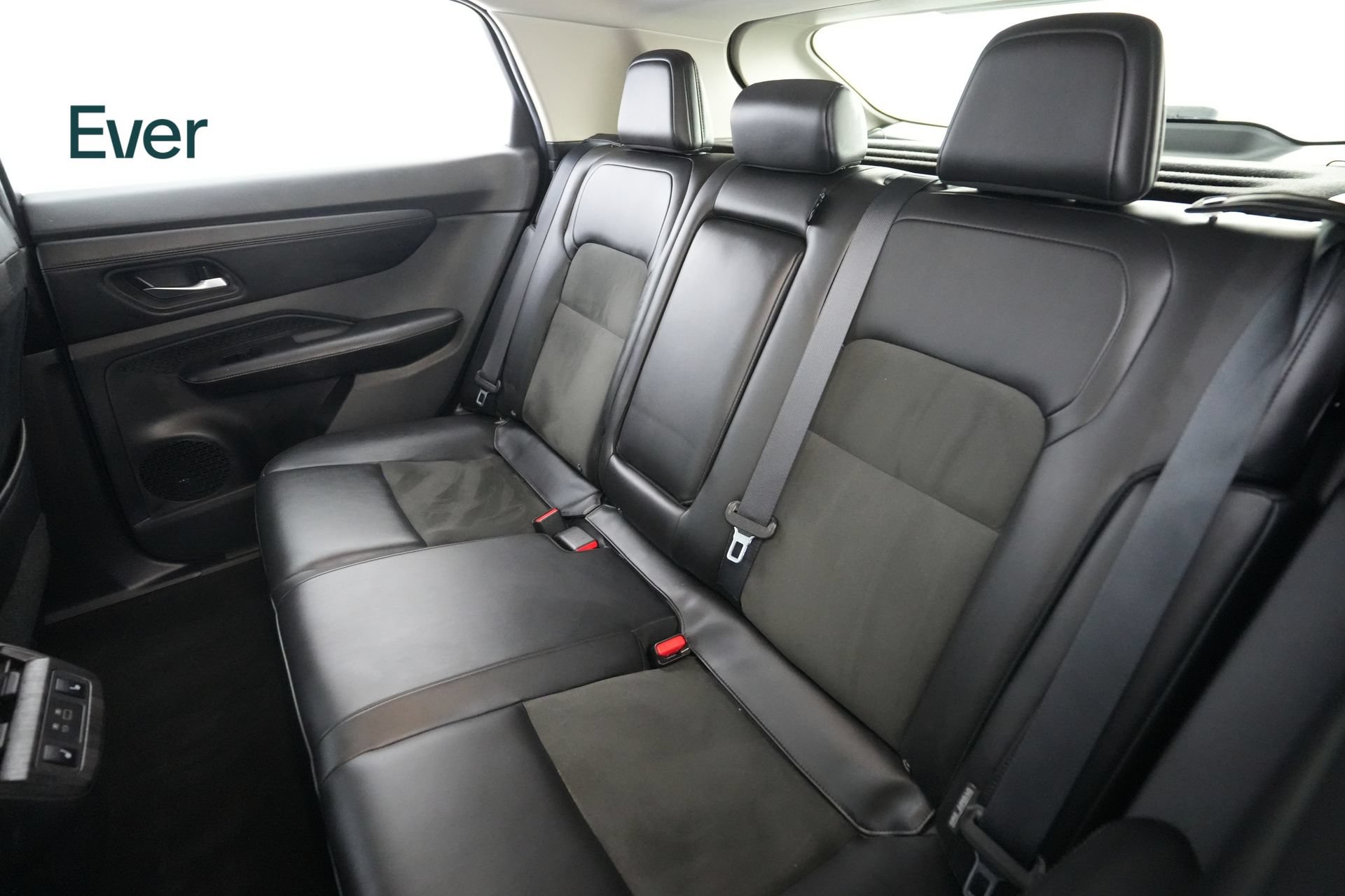 Used 2024 Nissan Ariya AWD image 24