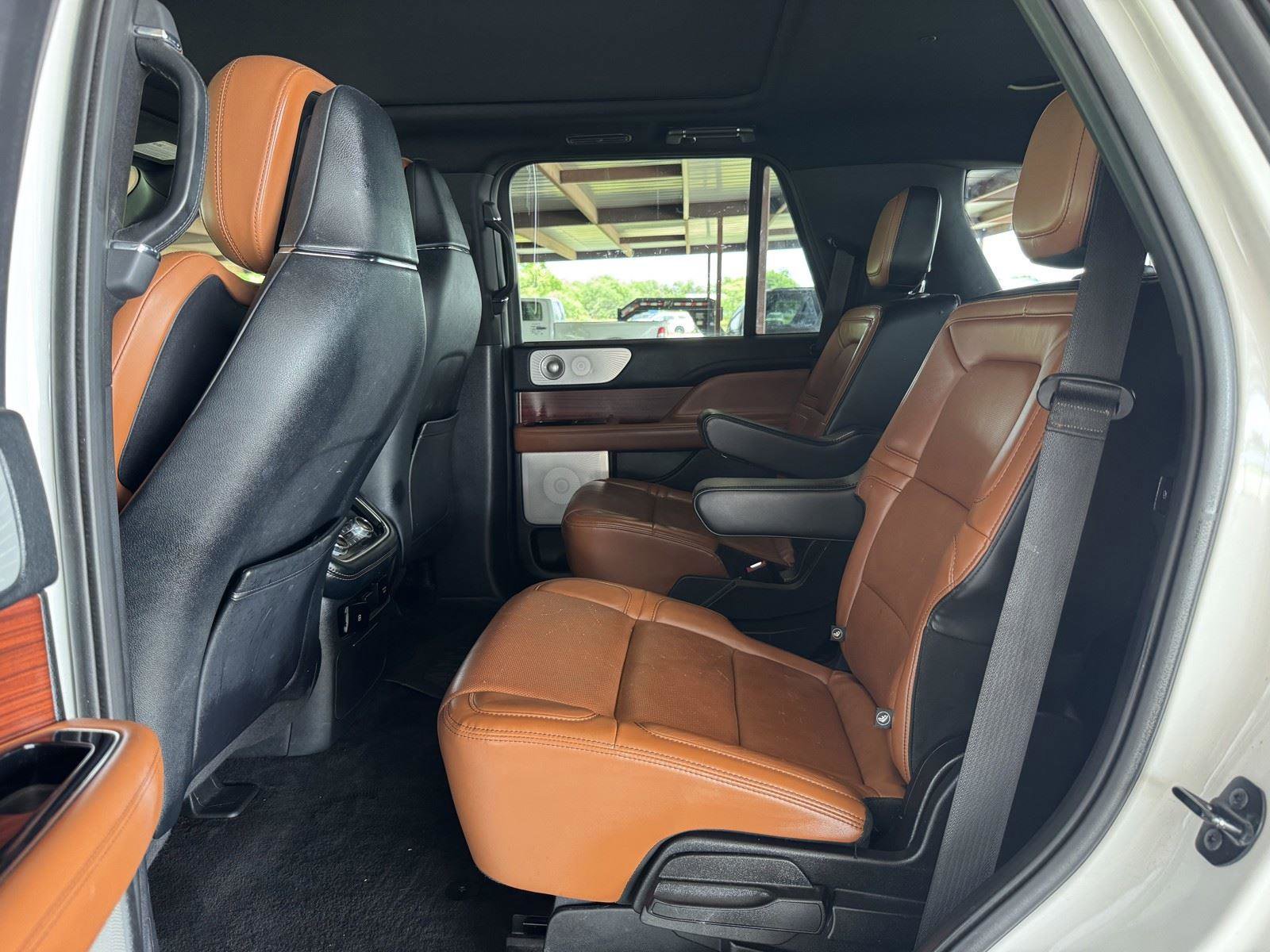 Used 2021 Lincoln Navigator Reserve w/ Luxury Package AWD/4WD image 32