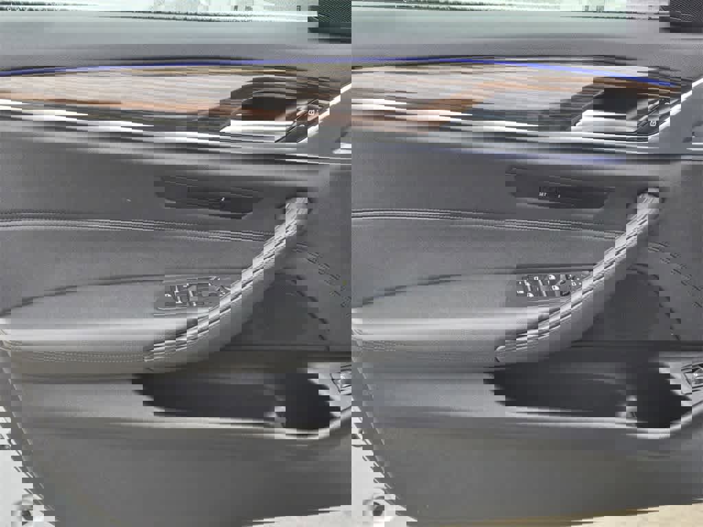 Used 2019 BMW 530i w/ Convenience Package image 17