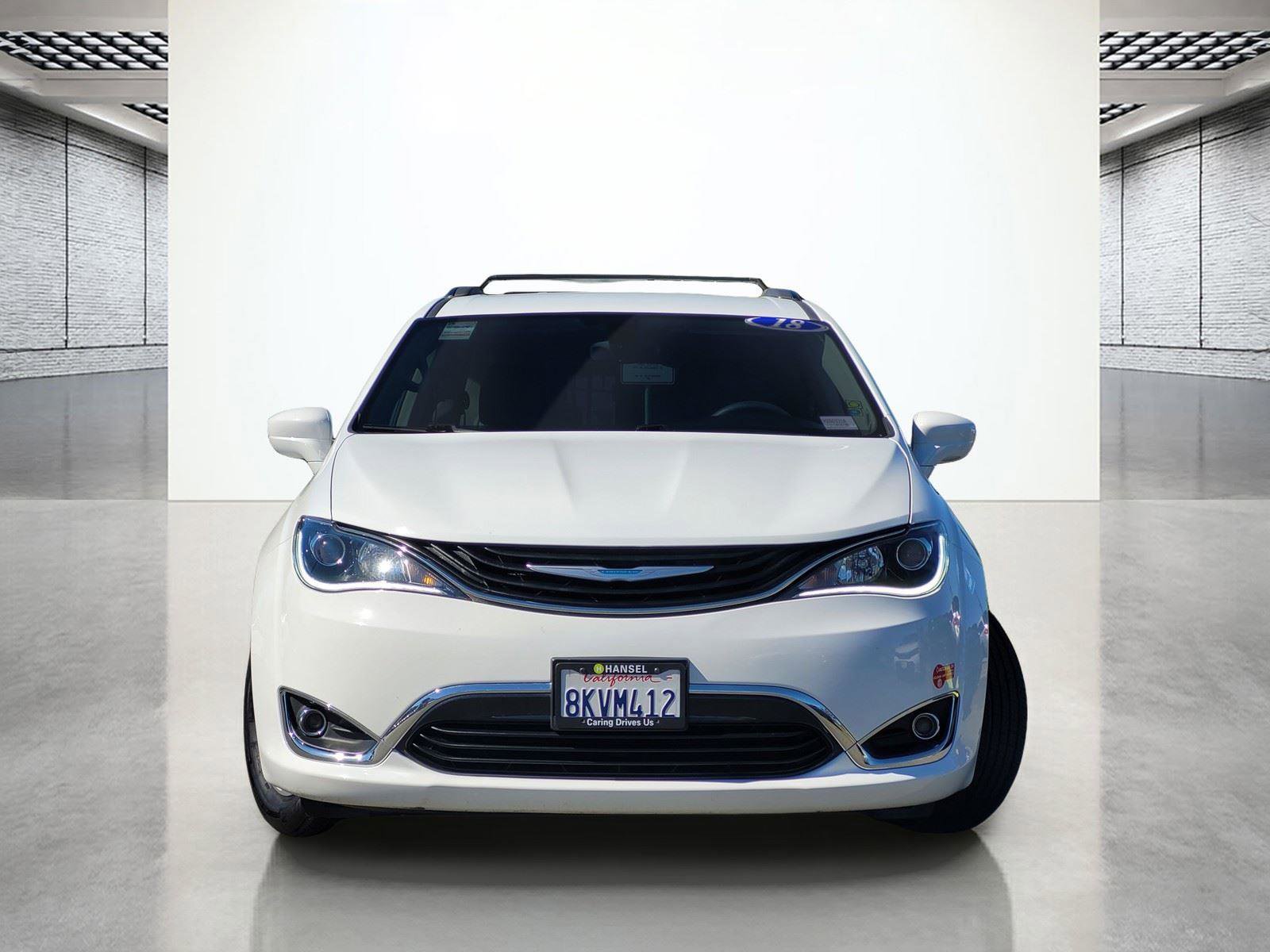 Used 2018 Chrysler Pacifica Touring Plus image 4