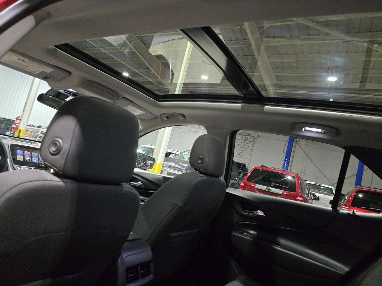 Used 2018 Chevrolet Equinox LT w/ Sun & Infotainment Package AWD/4WD image 28