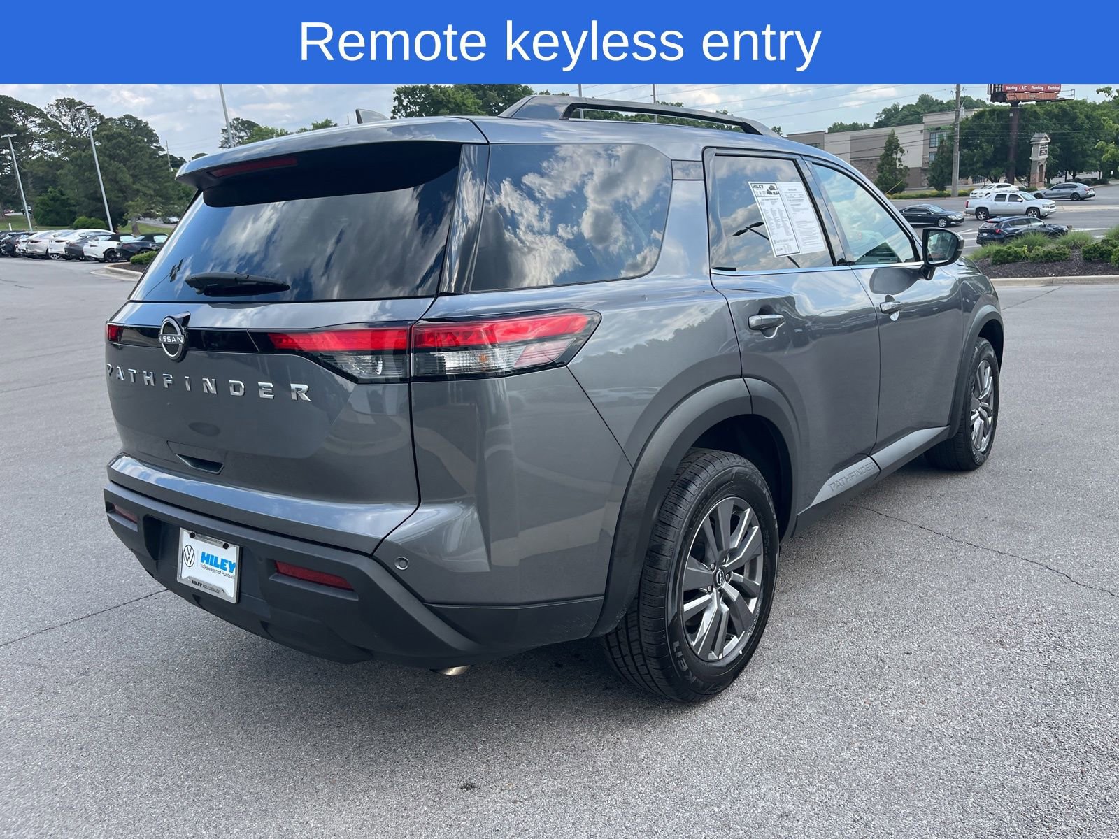 Used 2025 Nissan Pathfinder SV FWD image 5