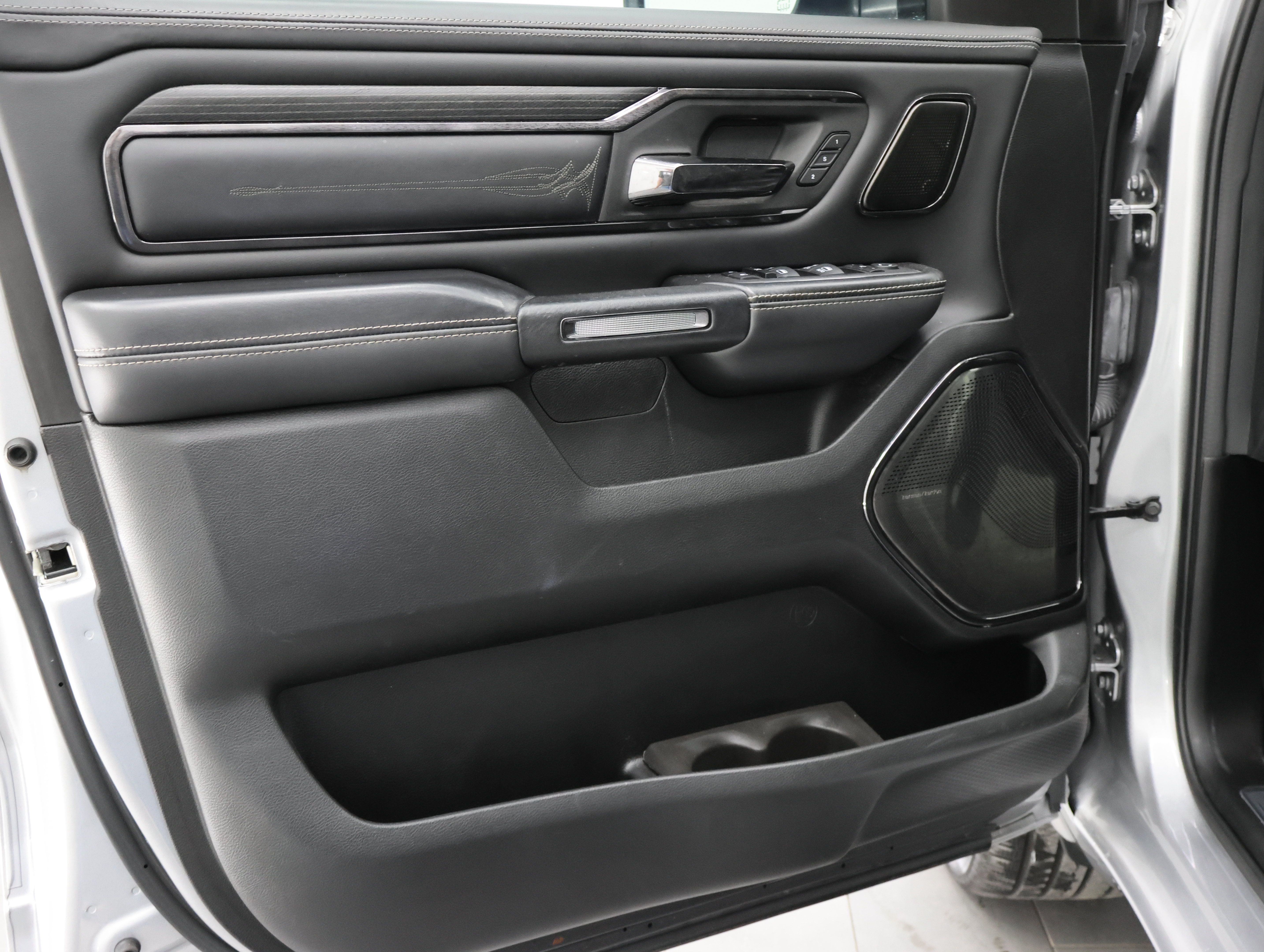 Used 2023 RAM 1500 Limited w/ Night Edition AWD/4WD image 40