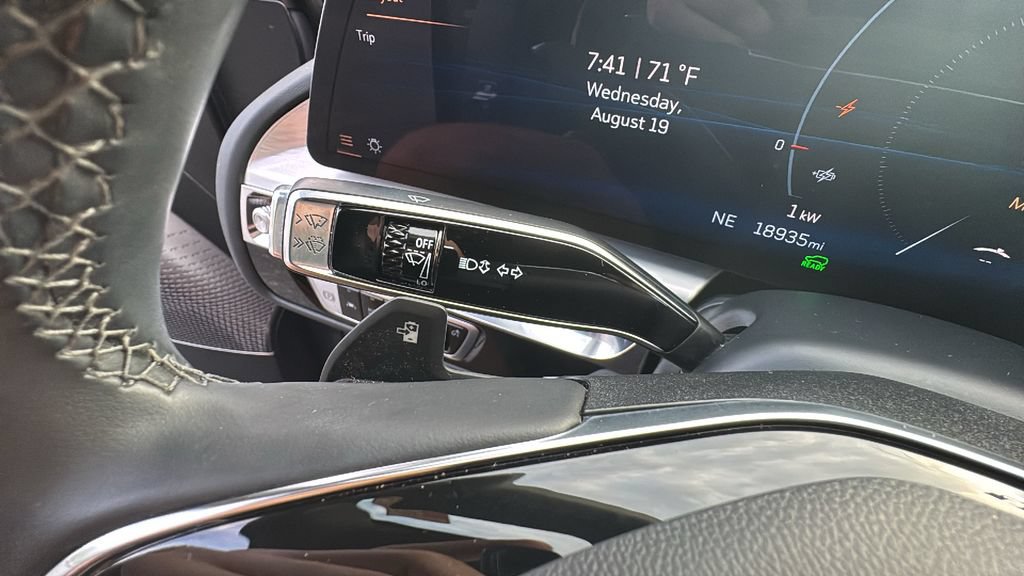 Used 2025 Cadillac Lyriq Luxury AWD/4WD image 17