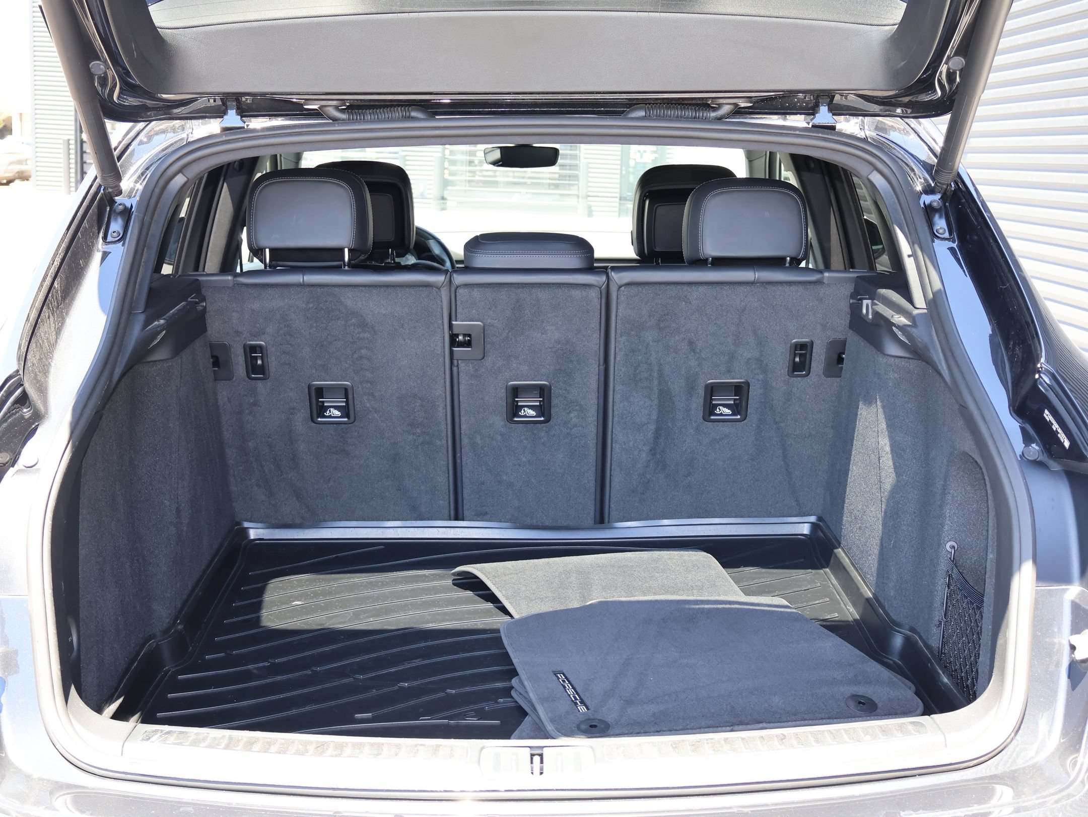 Used 2023 Porsche Macan S AWD/4WD image 48