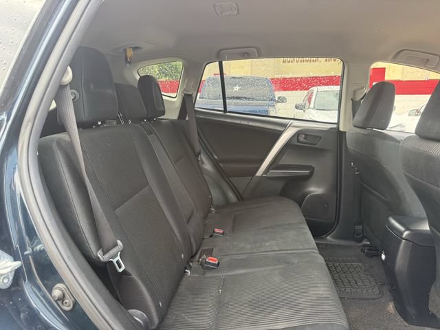 Used 2018 Toyota RAV4 LE FWD image 28