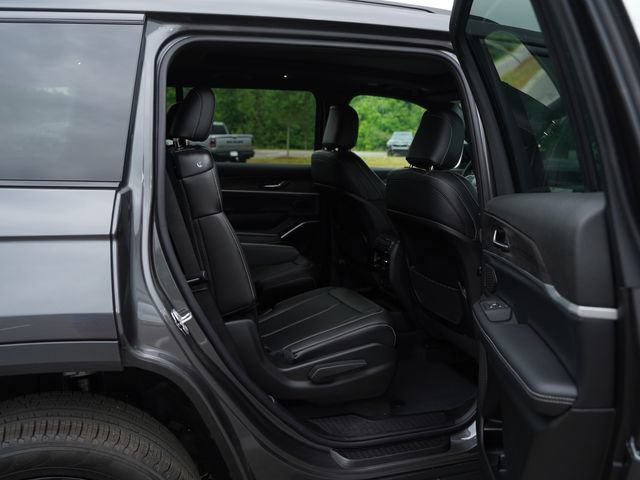 New 2026 Jeep Grand Cherokee L Limited w/ Limited Altitude Package AWD/4WD image 21