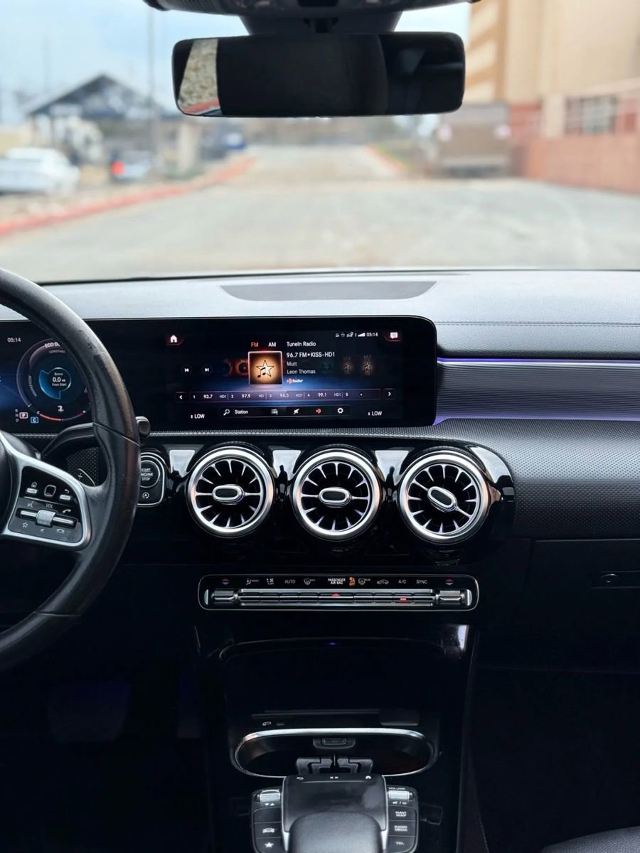 Used 2021 Mercedes-Benz CLA 250 image 25