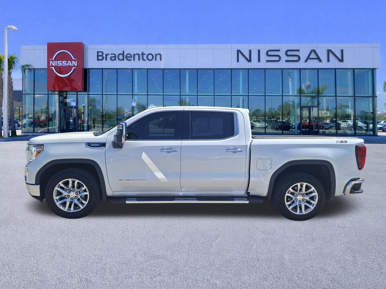 Used 2021 GMC Sierra 1500 SLT w/ SLT Premium Plus Package AWD/4WD image 8