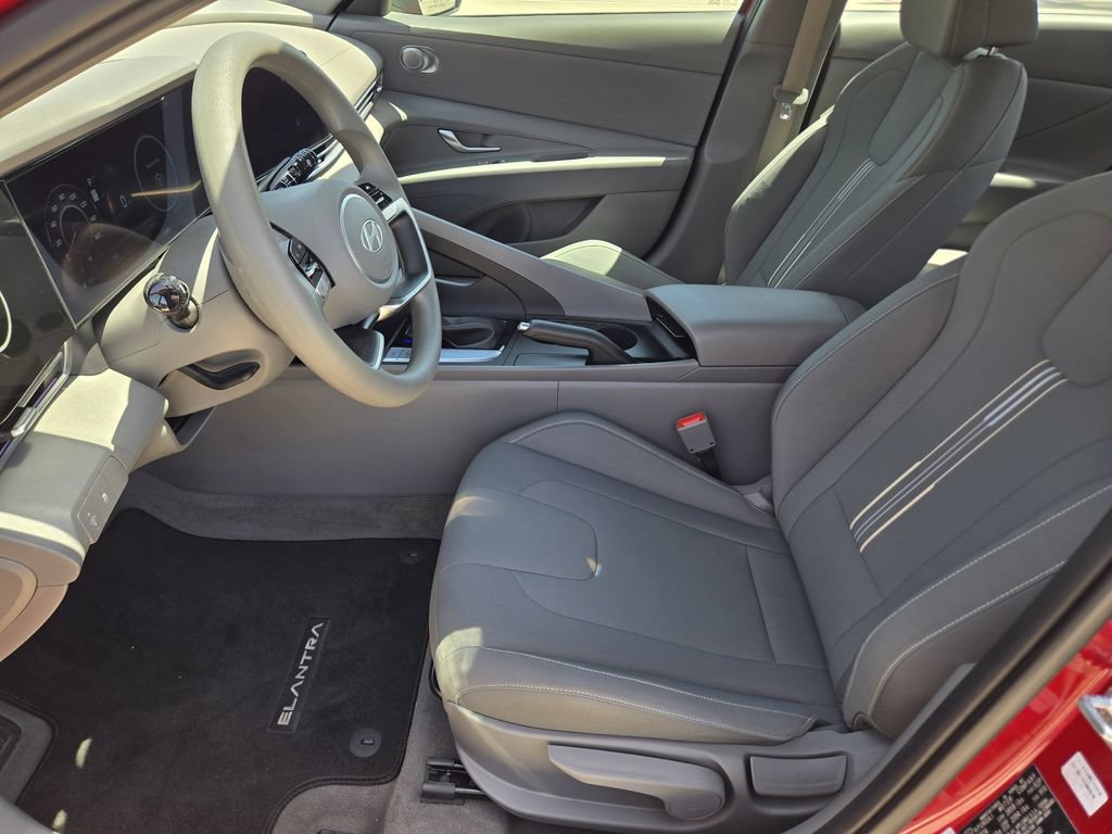 Used 2024 Hyundai Elantra SEL FWD image 13