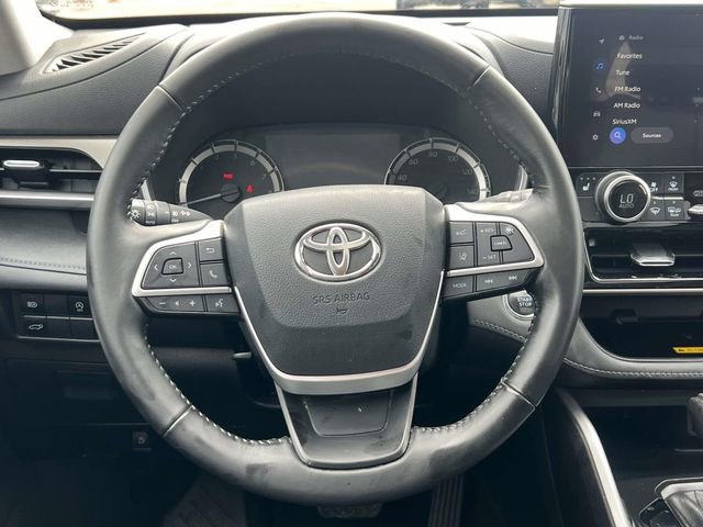 Used 2023 Toyota Highlander XLE AWD/4WD image 15