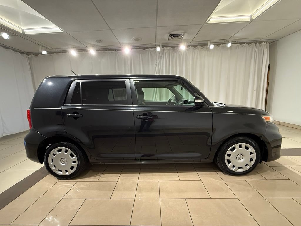 Used 2015 Scion xB FWD image 6