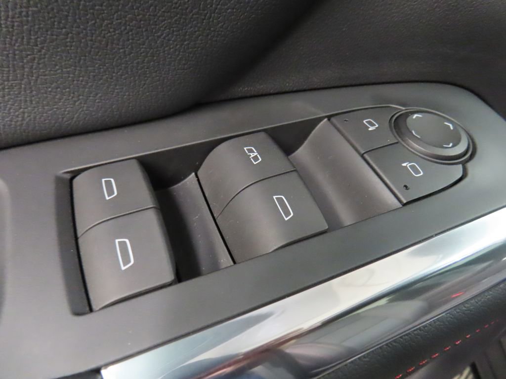 Used 2024 Chevrolet Traverse Z71 w/ LPO, Floor Liner Package AWD/4WD image 71