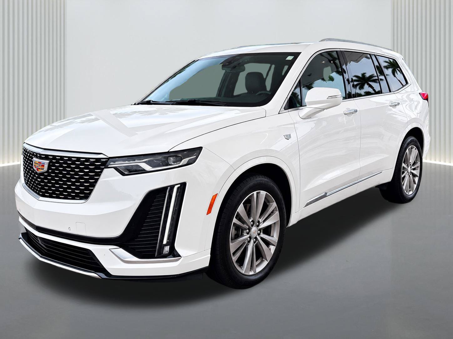 Used 2023 Cadillac XT6 Premium Luxury FWD image 2