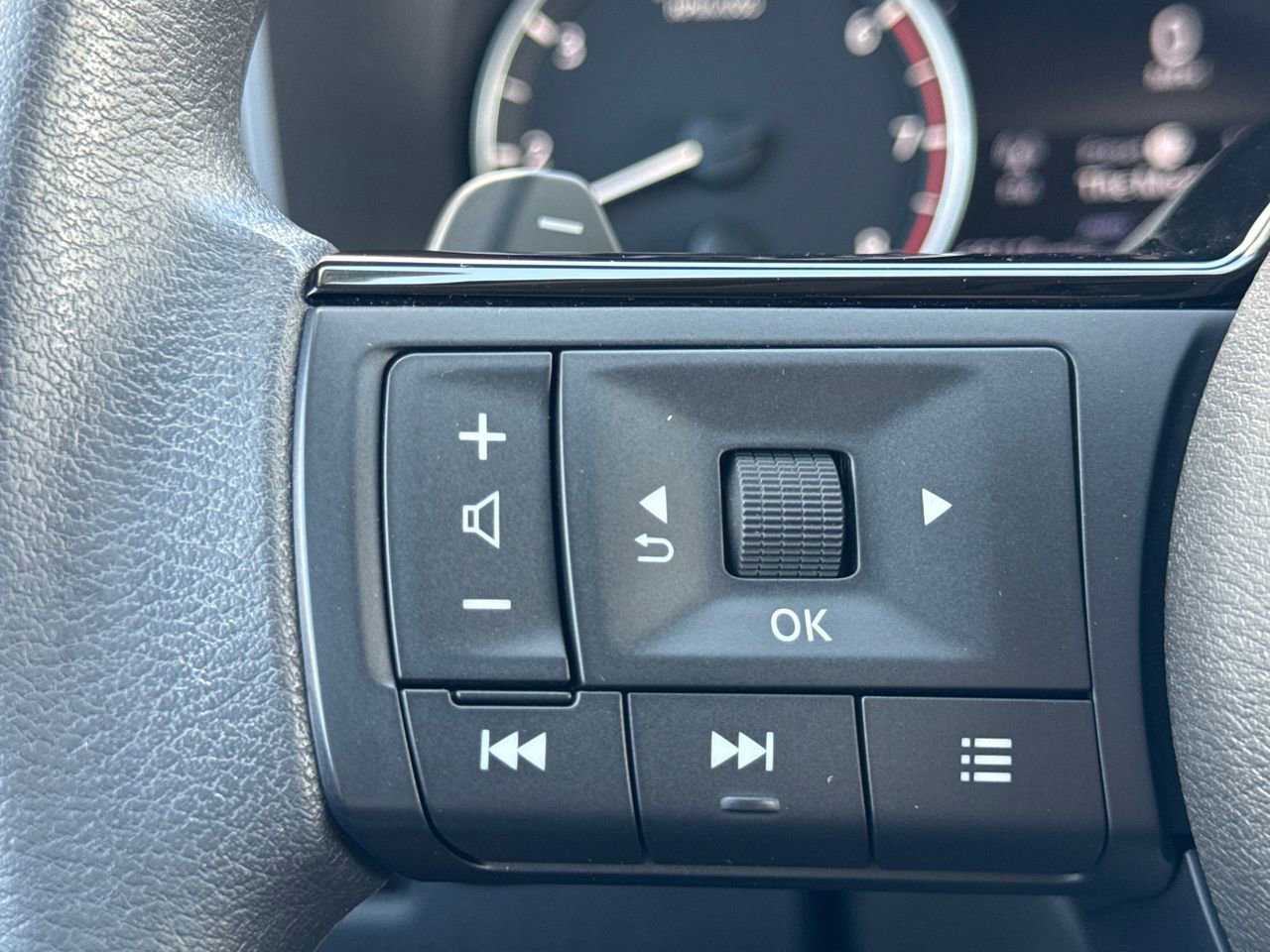 Used 2023 Nissan Rogue SV AWD/4WD image 27