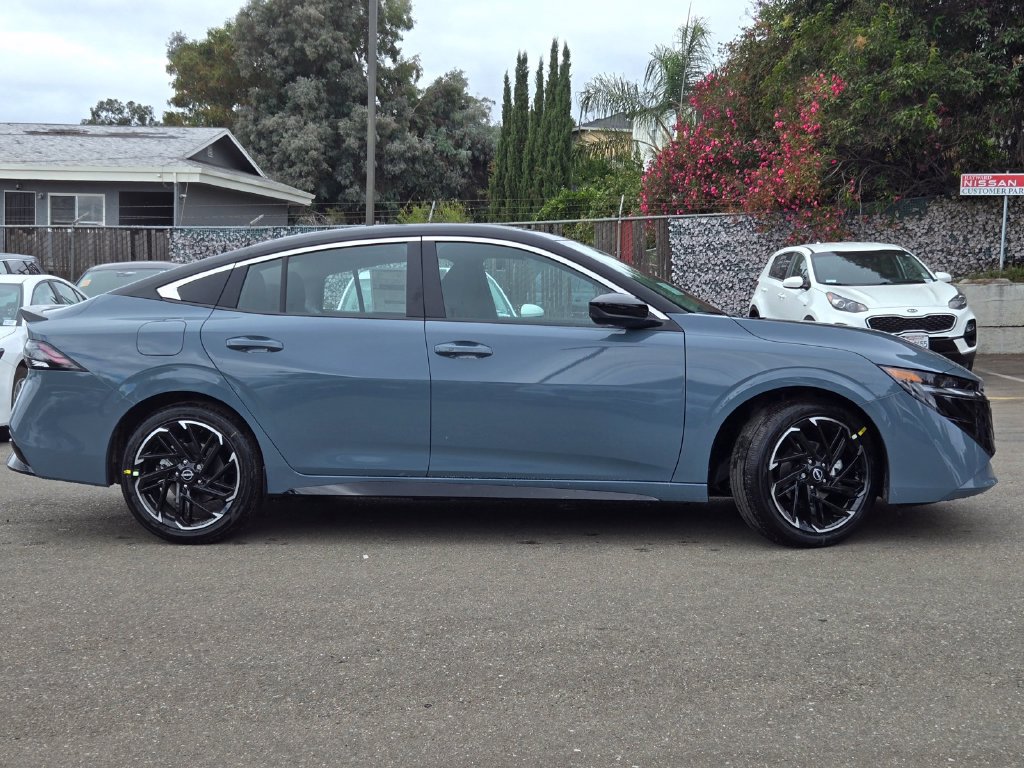 New 2027 Nissan Sentra SR w/ Floor Mat Package FWD image 3