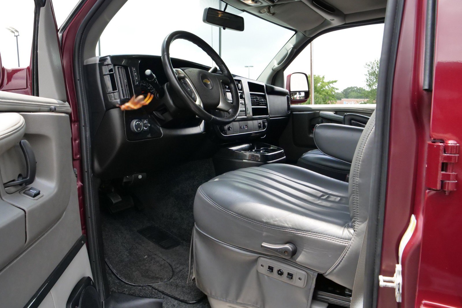 Used 2014 Chevrolet Express 1500 RWD image 22