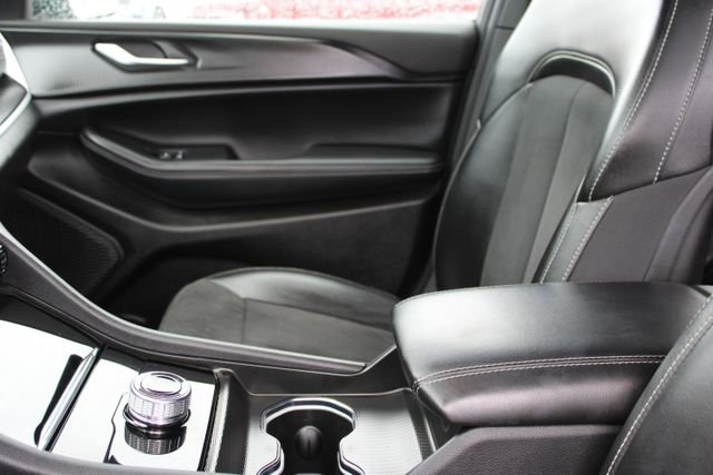 Used 2024 Jeep Grand Cherokee L Laredo image 34