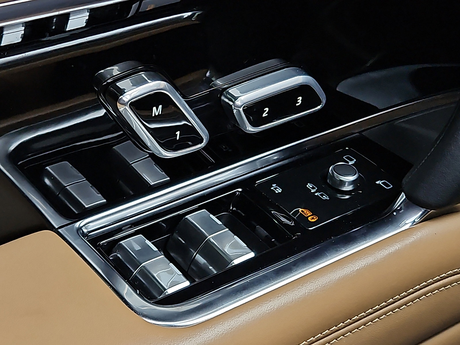 Used 2024 Land Rover Range Rover Long Wheelbase SE image 25