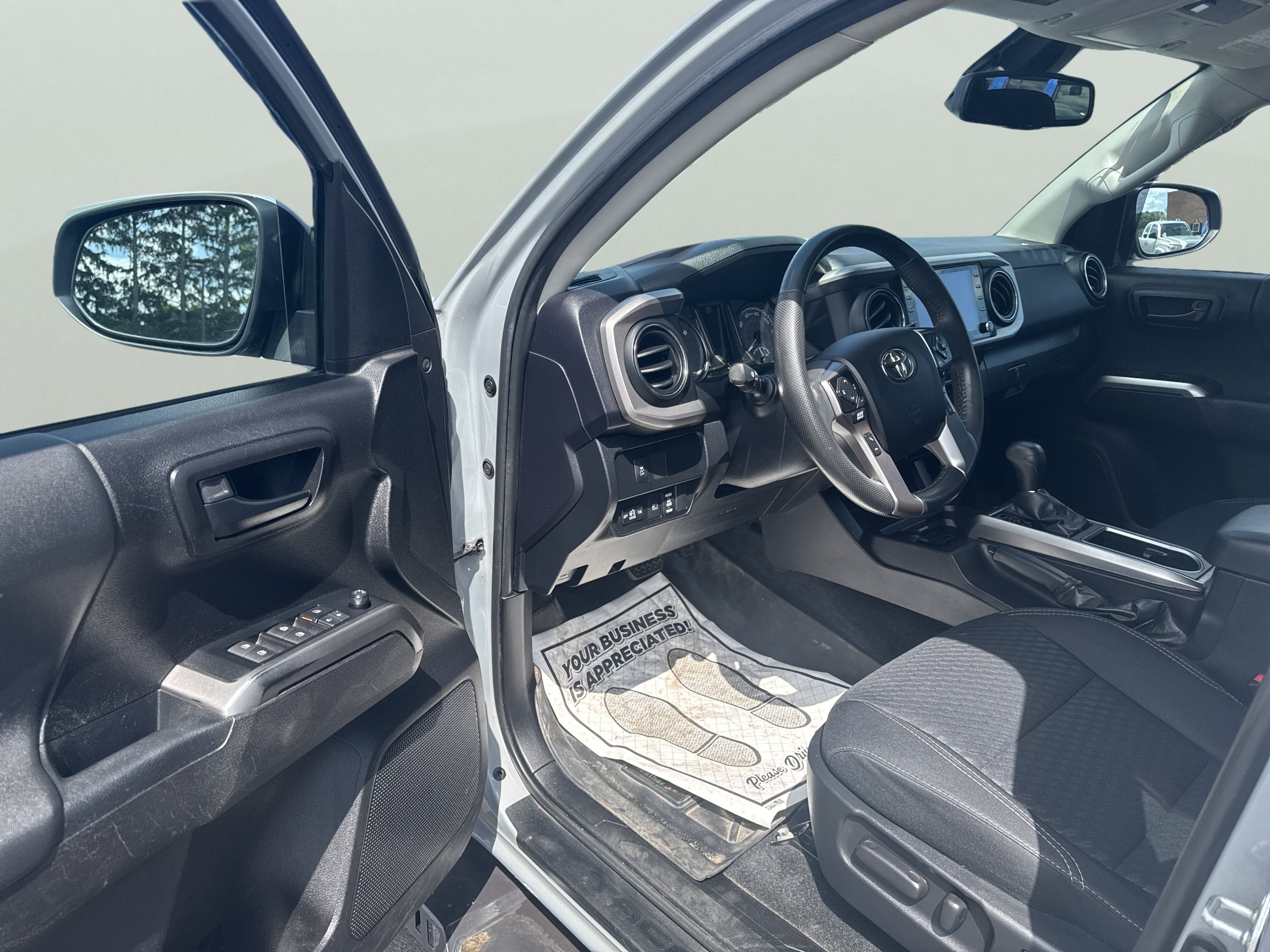 Used 2021 Toyota Tacoma SR5 w/ Trail Edition AWD/4WD image 10