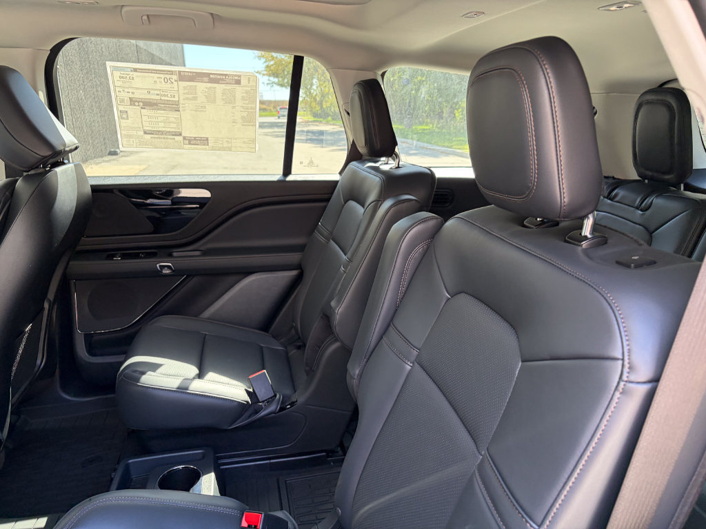 New 2027 Lincoln Aviator AWD w/ Jet Appearance Package image 16