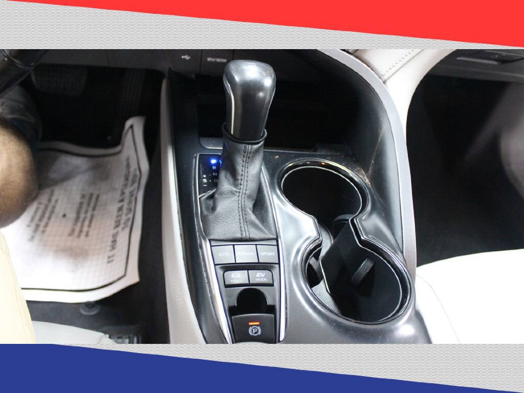 Used 2020 Toyota Camry SE w/ Carpet Mat Package image 21