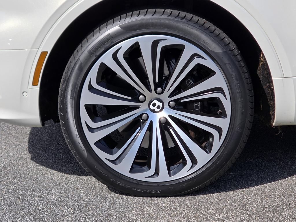 Used 2022 Bentley Bentayga AWD/4WD image 9