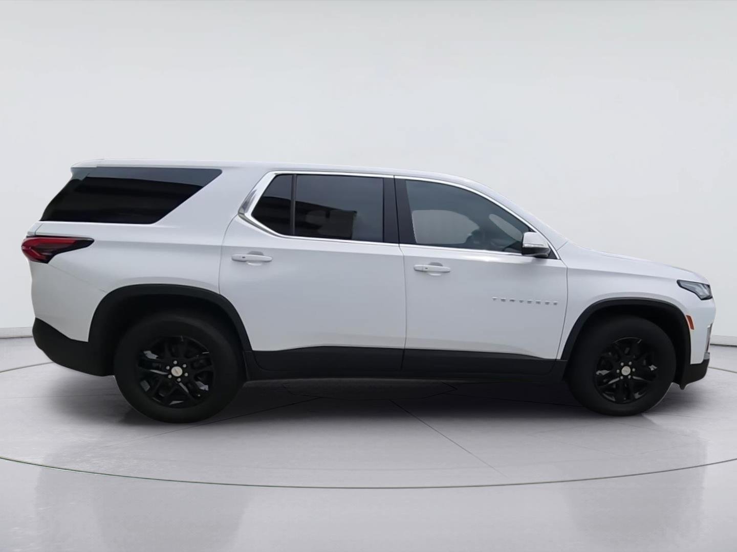 Used 2024 Chevrolet Traverse LS w/ Safety Package FWD image 9