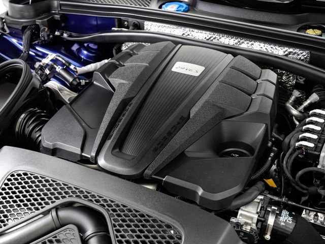 Certified 2023 Porsche Macan S AWD/4WD image 28