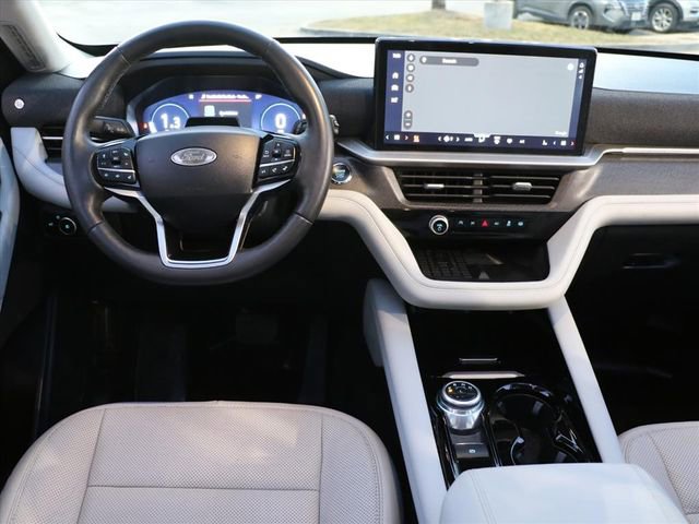 Used 2025 Ford Explorer Platinum w/ LUX Leather Package image 17