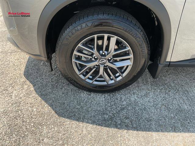 Used 2023 Nissan Rogue S image 15