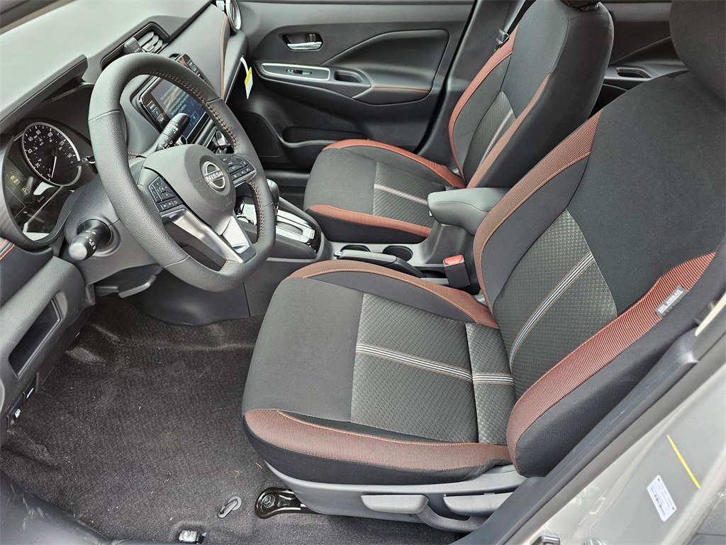 New 2025 Nissan Versa SR w/ Trunk Package image 7