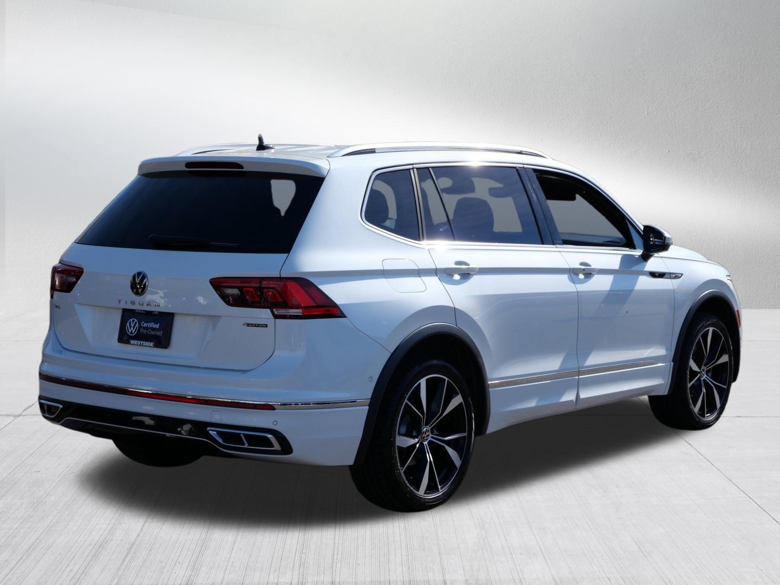 Used 2023 Volkswagen Tiguan SEL R-Line AWD/4WD image 7