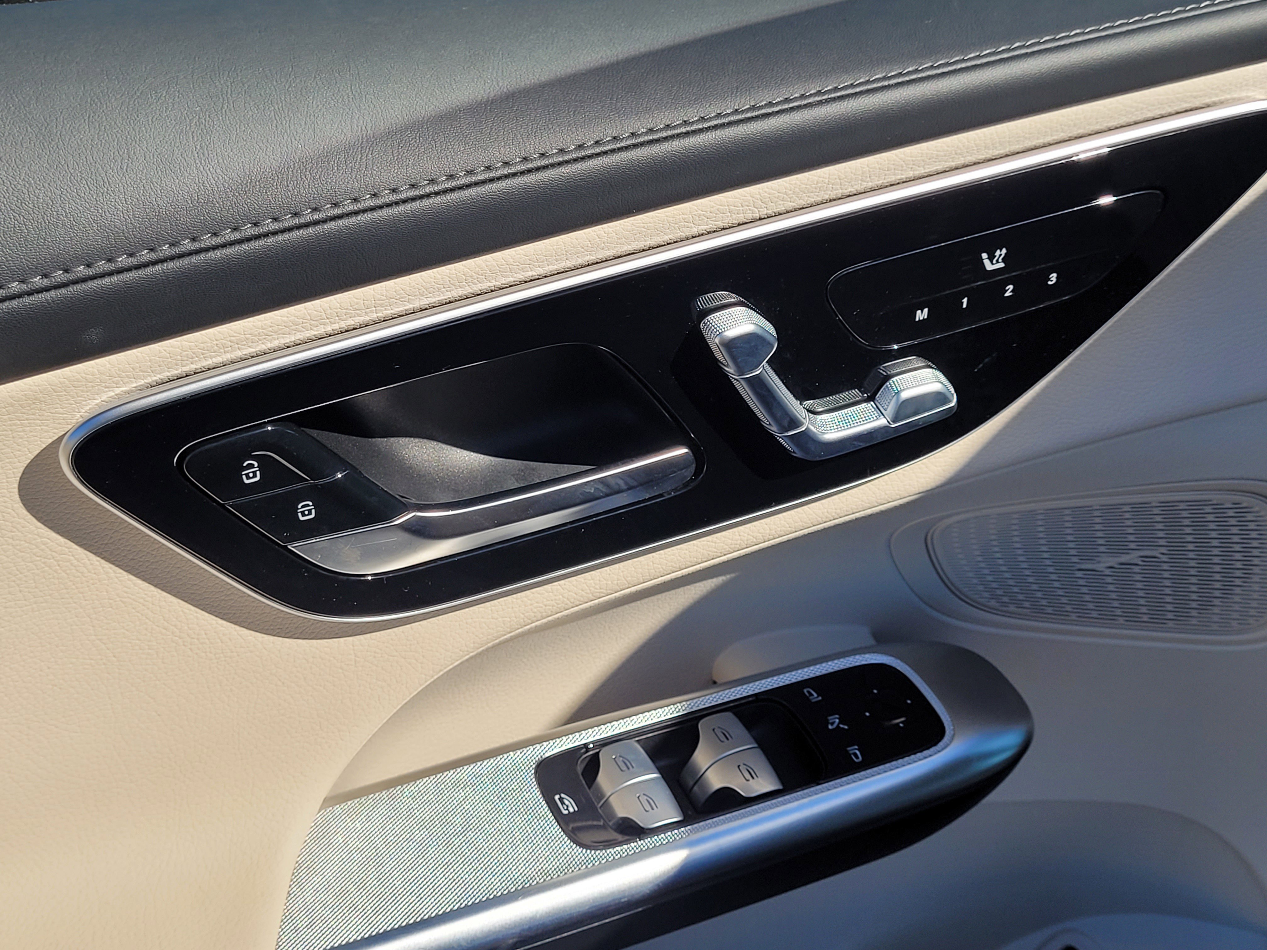 Used 2024 Mercedes-Benz GLC 300 4MATIC image 12