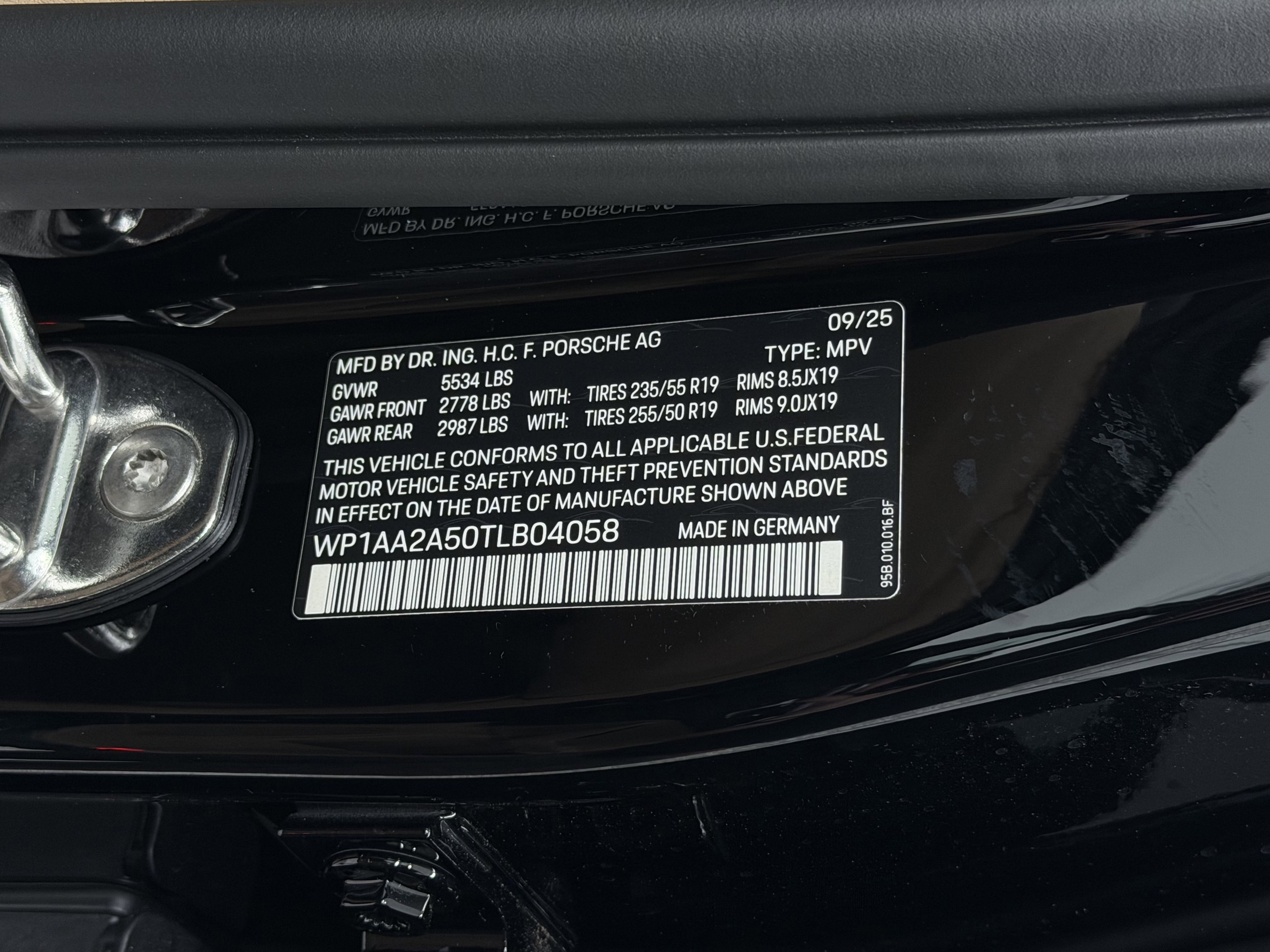 New 2026 Porsche Macan image 57