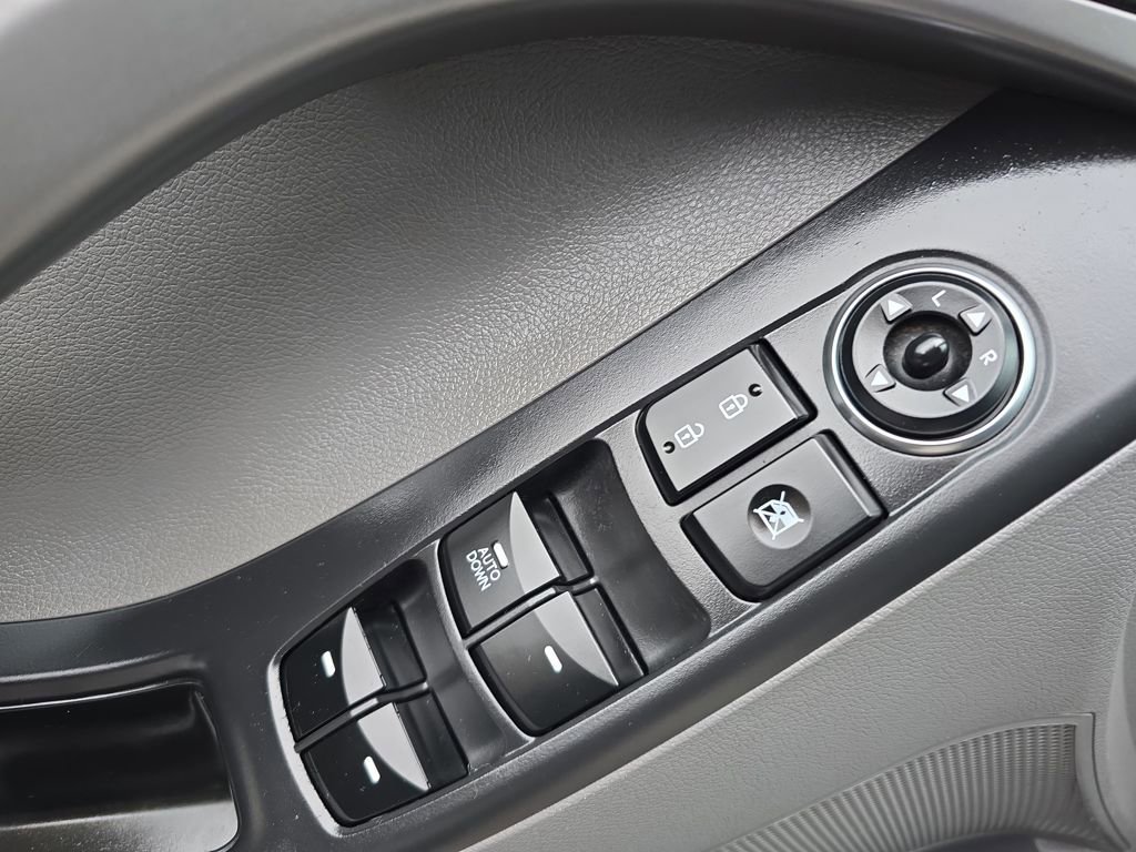 Used 2016 Hyundai Elantra SE image 12