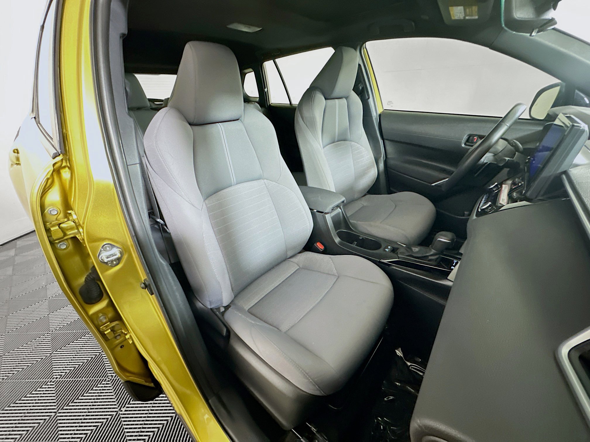 Used 2024 Toyota Corolla Cross SE w/ Moonroof Package image 28