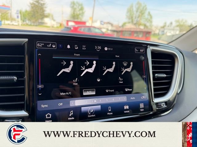 Used 2023 Chrysler Pacifica Touring-L image 12