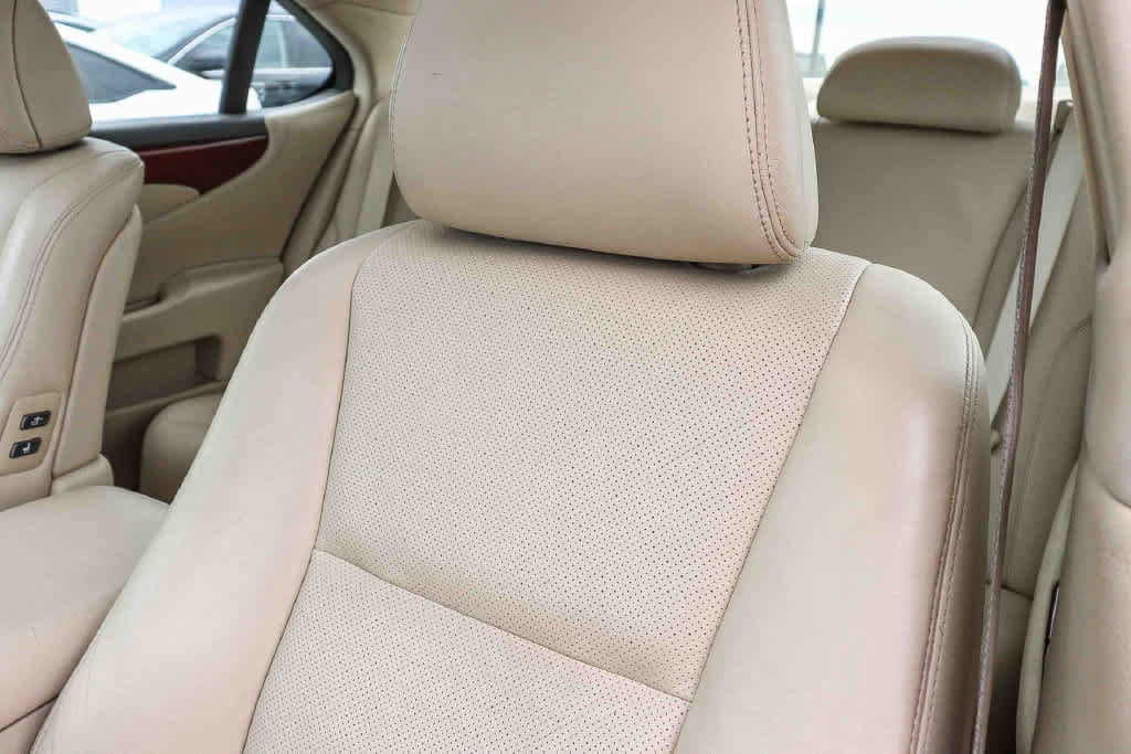 Used 2012 Lexus LS 460 w/ Luxury Value Edition RWD image 28