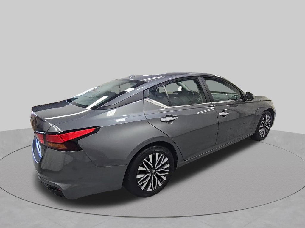 Used 2025 Nissan Altima 2.5 SV FWD image 10