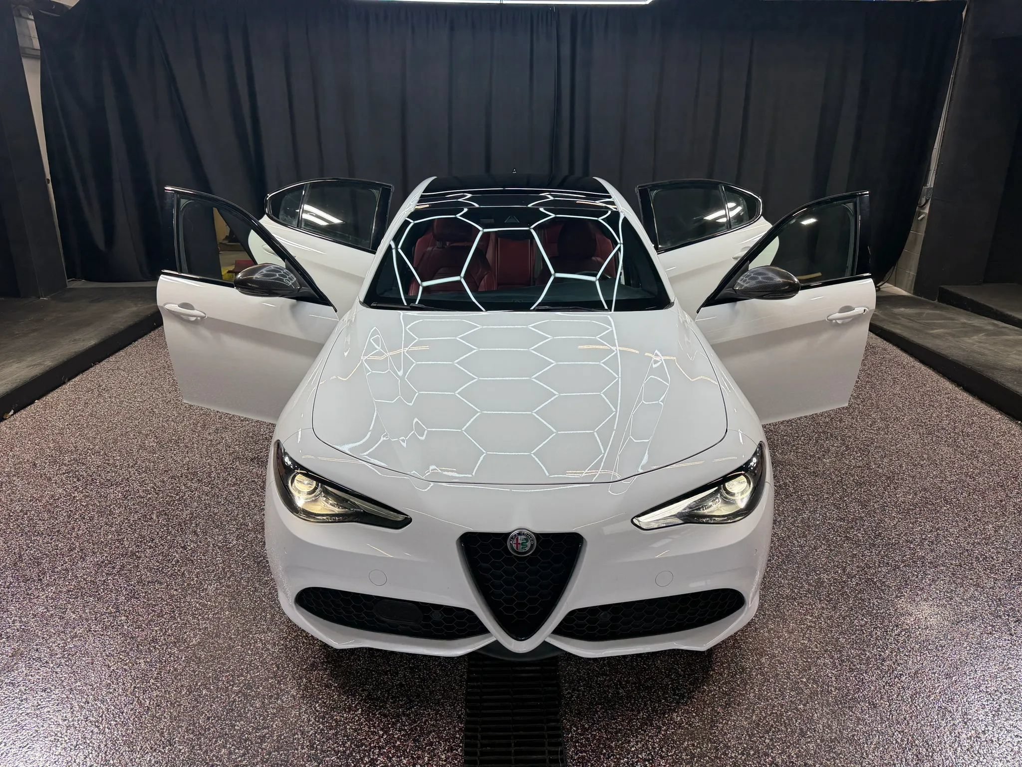 Used 2022 Alfa Romeo Giulia Veloce AWD/4WD image 9