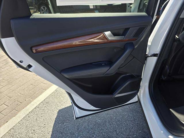 Used 2023 Audi Q5 2.0T Premium Plus w/ Premium Plus Package AWD/4WD image 19