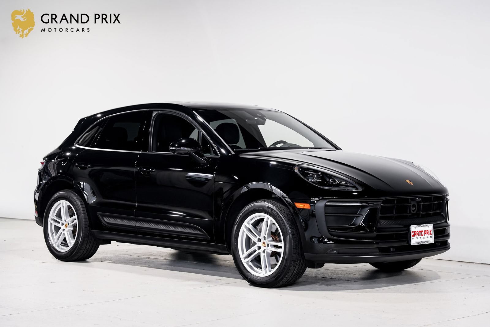 Used 2024 Porsche Macan AWD/4WD image 1