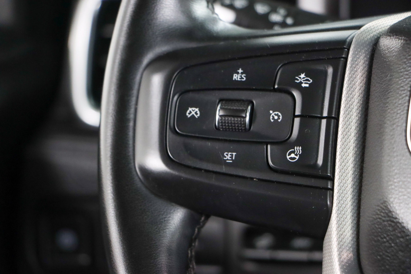 Used 2023 GMC Yukon XL Denali AWD/4WD image 14