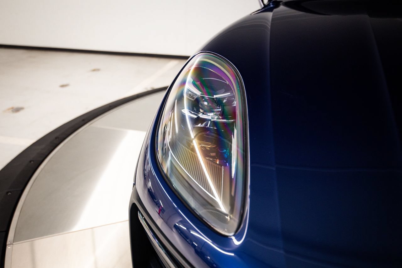 Certified 2024 Porsche Macan AWD/4WD image 13