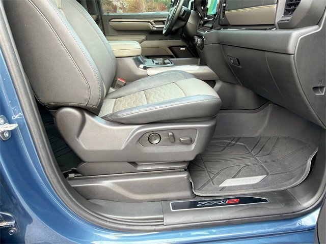 Used 2024 Chevrolet Silverado 2500 ZR2 w/ Technology Package image 13