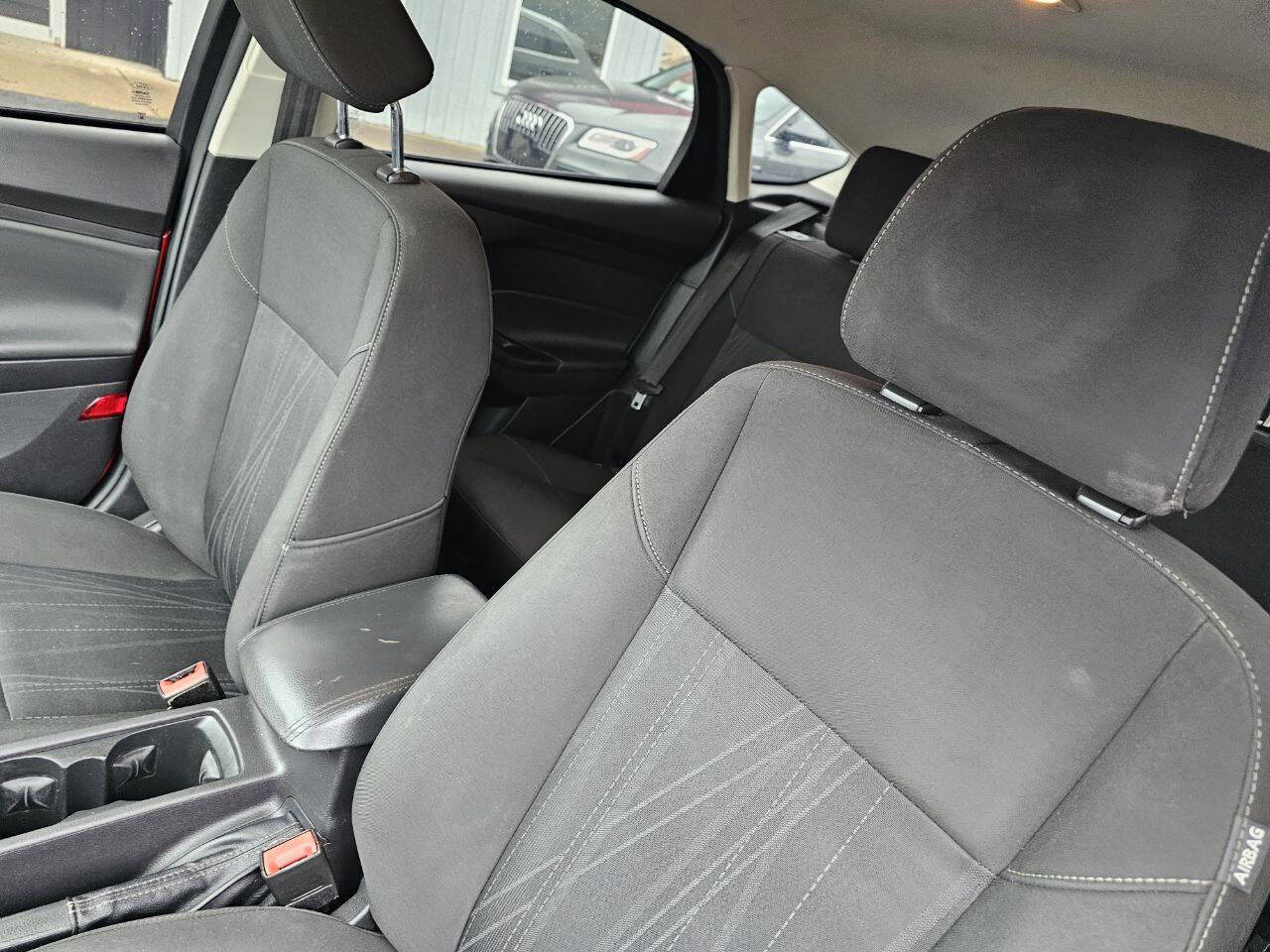 Used 2015 Ford Focus SE image 13