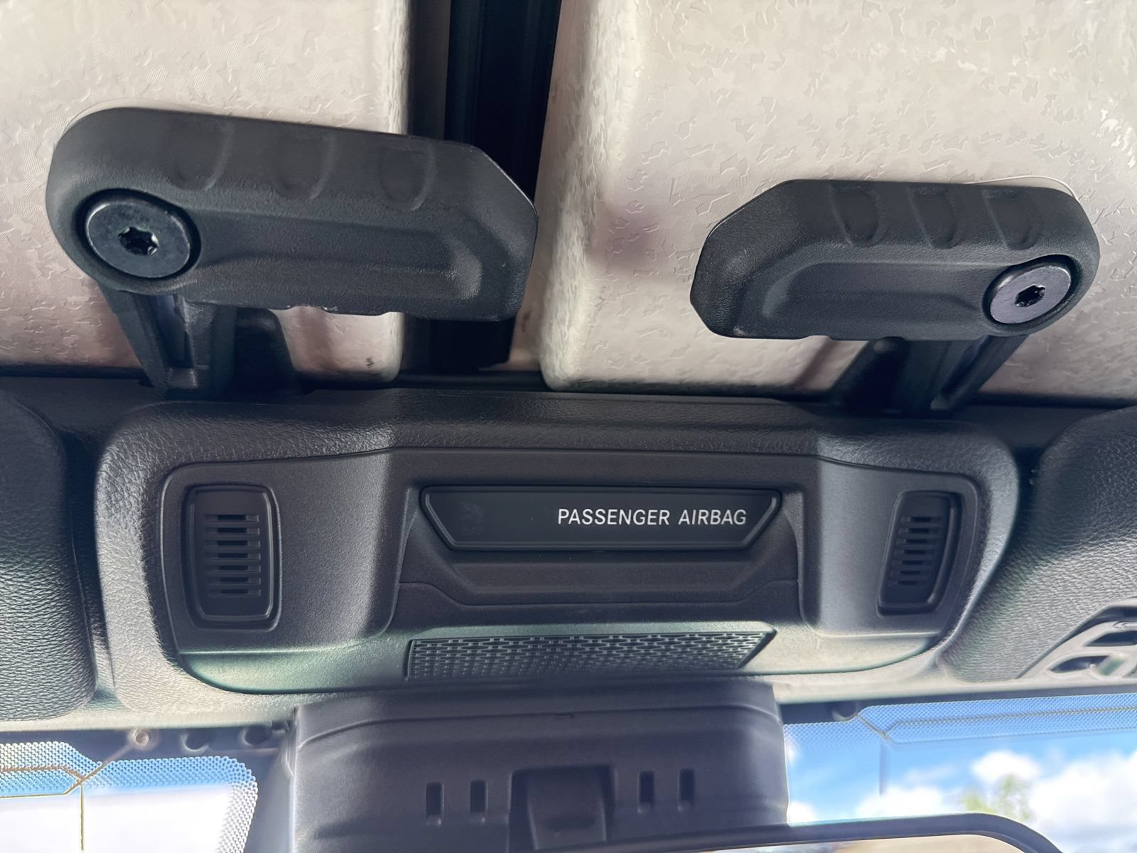 Used 2025 Jeep Wrangler Sport AWD/4WD image 18
